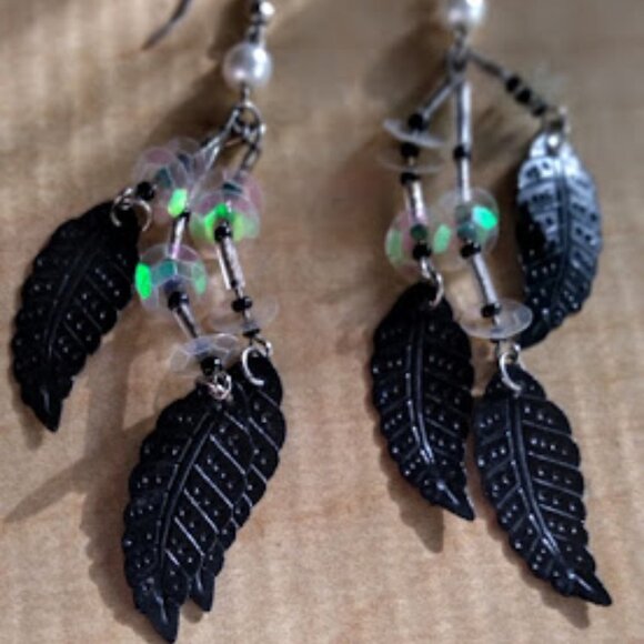 Beaded with Sequence Crow feather Pierced earrings 3"L - Picture 5 of 11